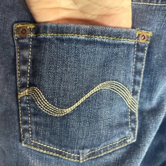 DENVER HAYES, size 6X32 contemporary fit, straight leg blue jean, denim - Picture 3 of 5